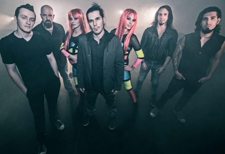 SEEK IRONY Press Photo (secondary)